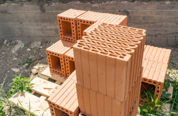 Строим дом из керамических блоков - плюсы и минусы